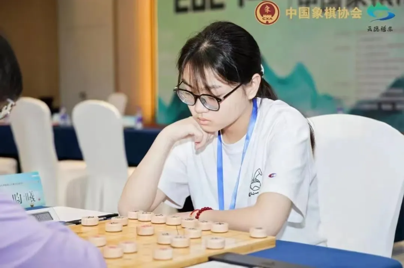 Zhangjiagang athletes strike gold in international Chinese chess competition