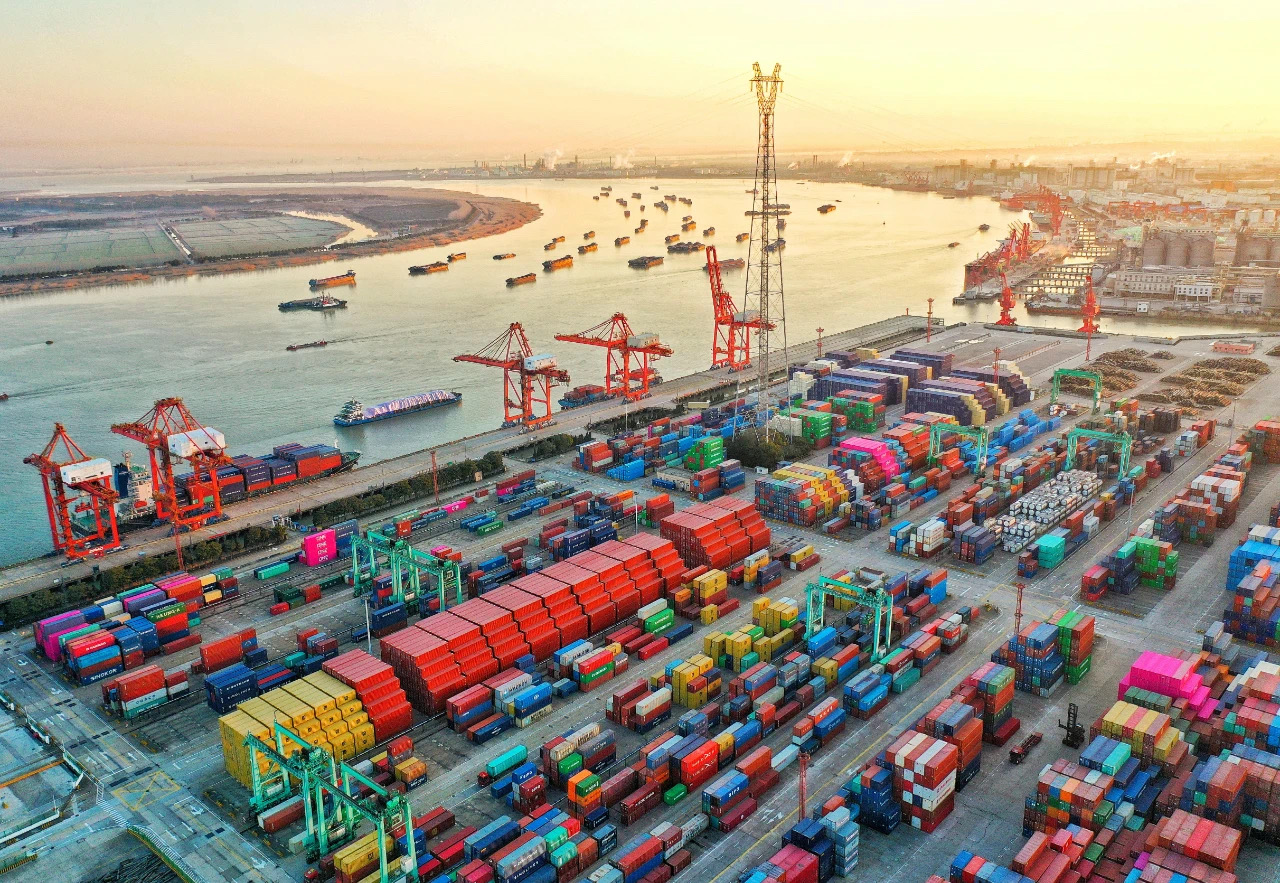 Zhangjiagang Port sets new records in cargo throughput