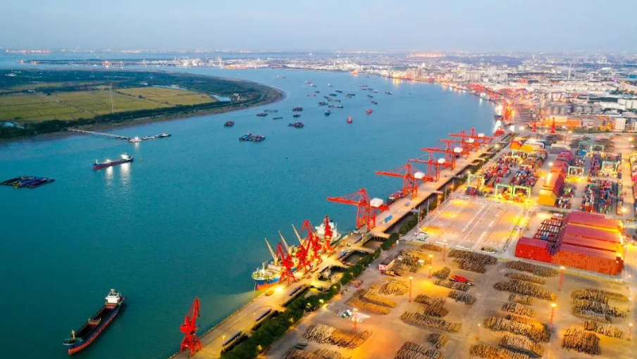 Zhangjiagang Port achieves record growth in trade and container throughput in 2024