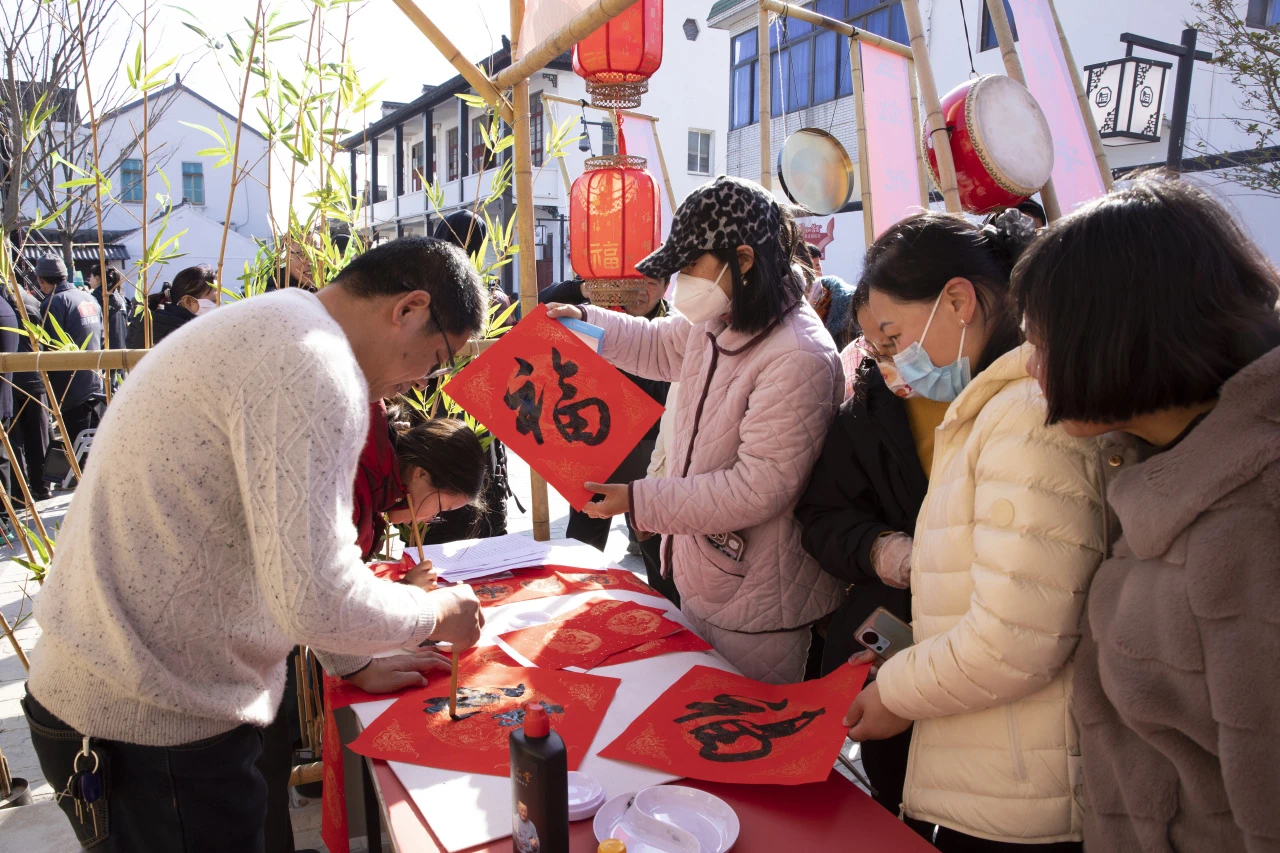 Zhangjiagang's Jincun village celebrates Chinese New Year with festive carnivals