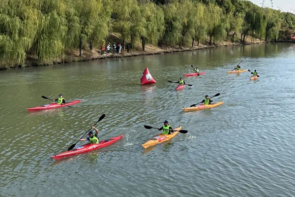 Kayaking marathon held in Zhangjiagang