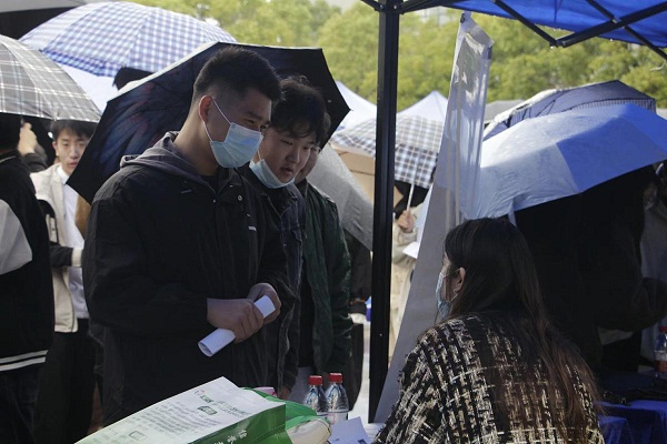 Zhangjiagang City College holds first development forum