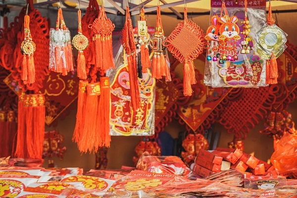 Bustling street fairs in Zhangjiagang