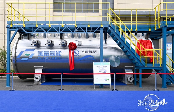 Core hydrogen liquefaction equipment rolls off line in Zhangjiagang