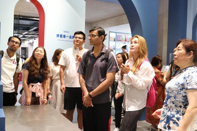 International students, overseas Chinese leaders explore Nanjing