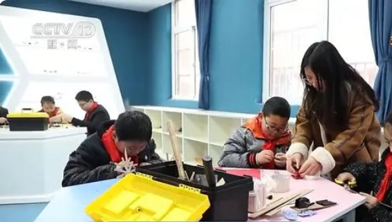 Jiangsu educator advocates for scientific education in schools