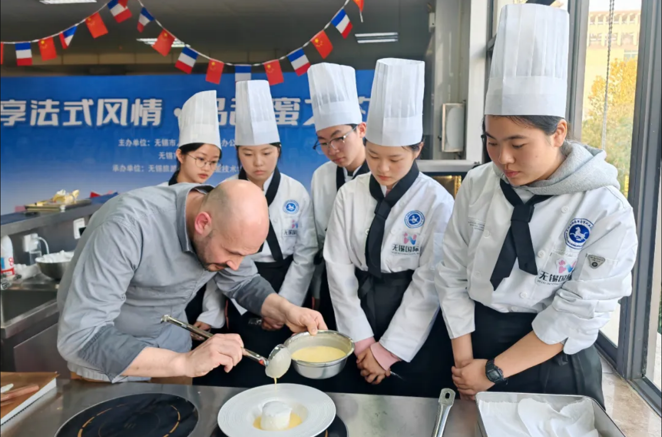 French cuisine class held in Wuxi for Sino-French diplomatic milestone
