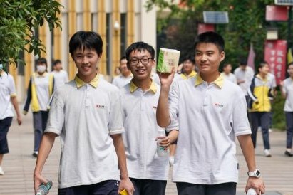 Students returning to Nanjing campuses after outbreak