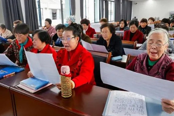 China Focus: China embraces boom in silver-haired students