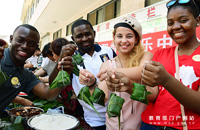 Dragon Boat Festival: International students learn to make 'Zongzi'