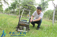 College student invents mower for his fruit farmer father