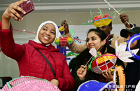 Intl students make paper lanterns in celebration of Lantern Festival