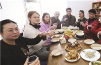 Chinese, intl students share hometown flavors