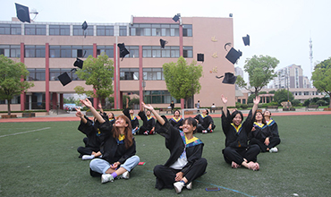 Tibetan students bid farewell to Nantong