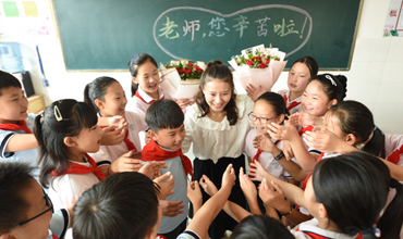 Xi extends Teachers' Day greetings to teachers
