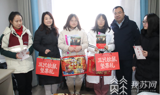 Jiangsu universities care for stay-put students