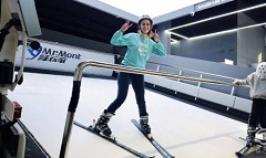 Soochow University students experience winter sports