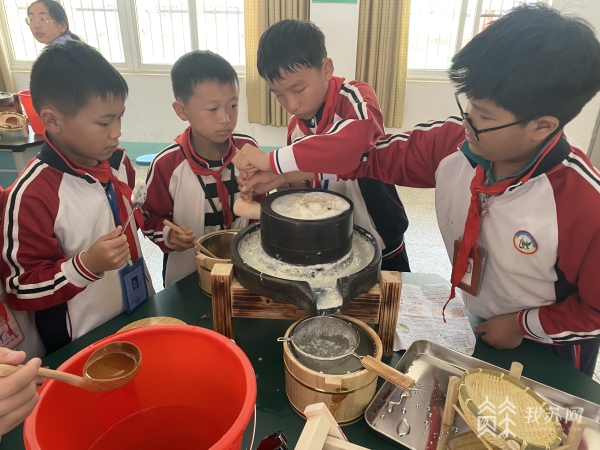 Yangzhou primary school offers intangible cultural heritage classes