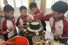 Yangzhou primary school offers intangible cultural heritage classes