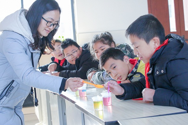 Jiangsu improves science education for primary, middle school students