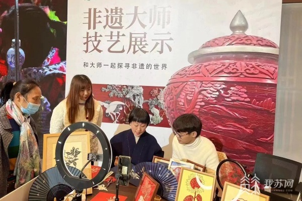 Yangzhou Polytechnic College students promote local culture via livestreaming e-commerce