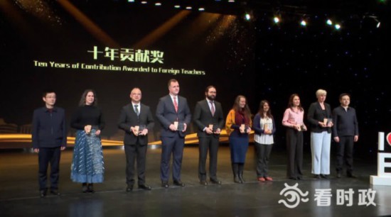 Suzhou awards outstanding foreign teachers