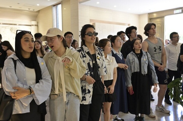 Intl, Chinese students impressed by Zhang Jian