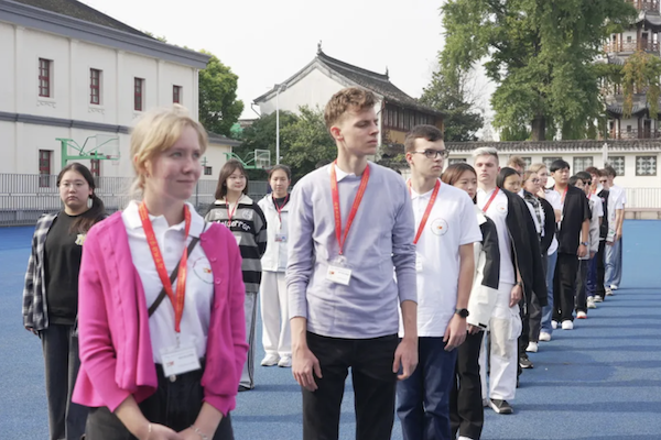 Hungarian-Chinese bilingual school students visit Nantong schools