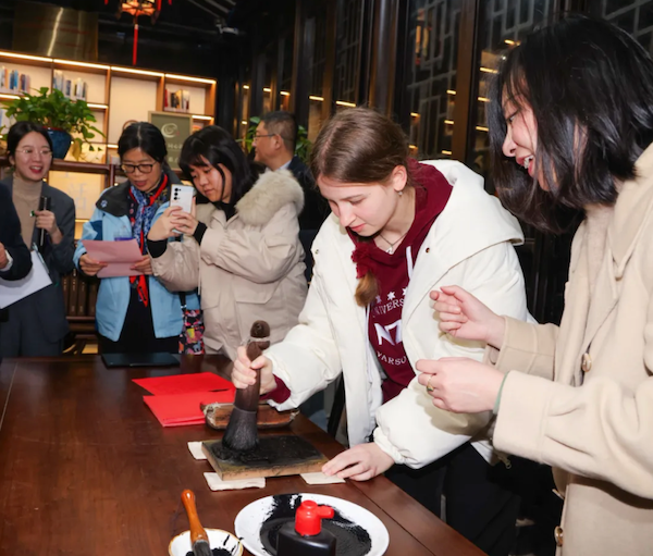 Cultural exchange blossoms in Suzhou