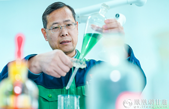 Zong Hongxing: A magician turning waste into valuable products