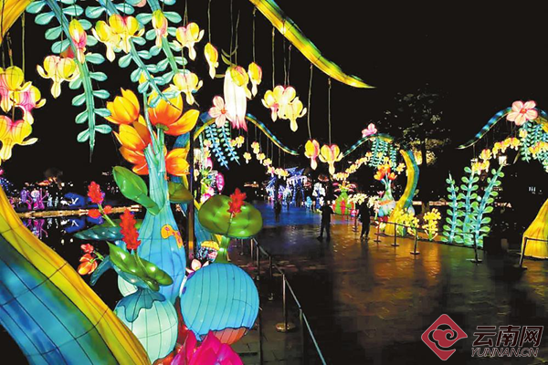 Kunming's Daguan Park debuts lantern show