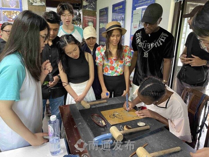 Intl students explore 'cultural gene' of Nantong