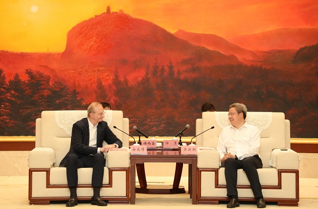 Nantong mayor meets with president of Merck China
