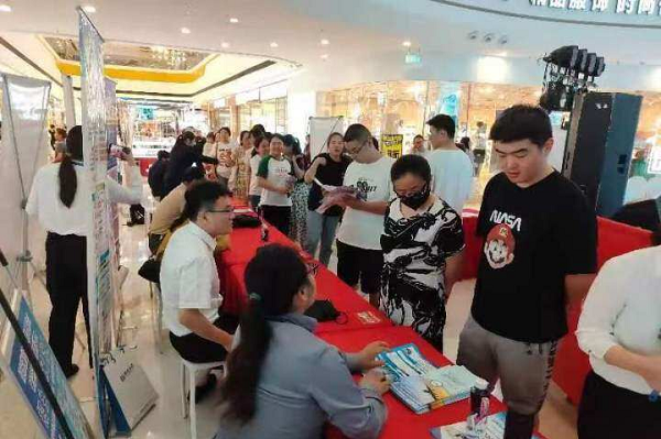 Job fair in Nantong connects workers with opportunities