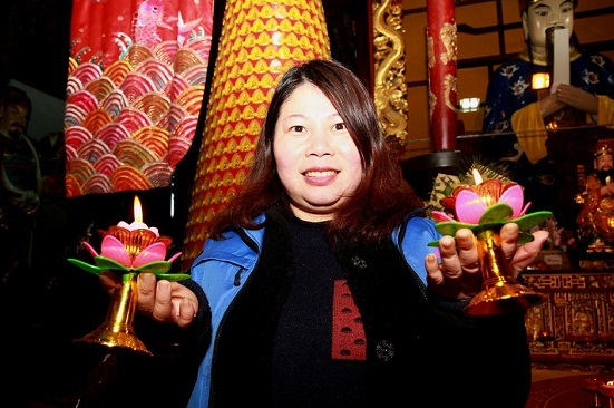 Chenghuangmiao temple opens doors for Lantern Festival