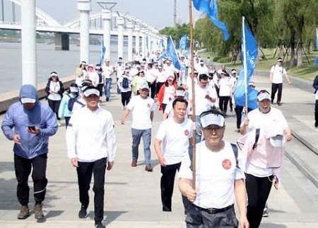 Chongchuan locals hold fun walk