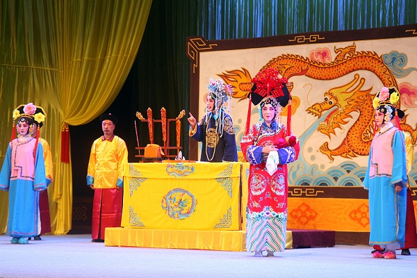 Peking Opera lights up summer in Nantong
