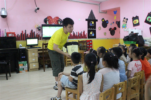 Kids learn about refuse classification in Chongchuan