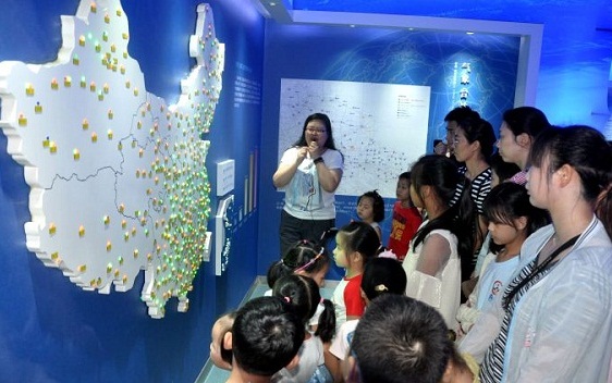 Chongchuan kids visit Nantong Meteorology Museum