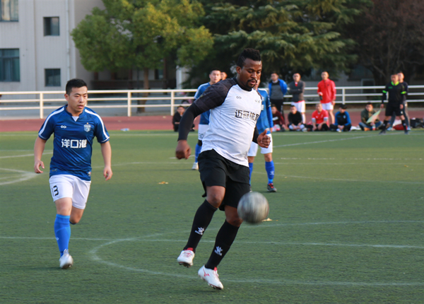 Football match held in Chongchuan