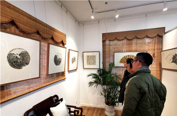 Paintings, calligraphy works exhibited in Chongchuan