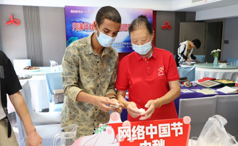 Intl student celebrates Mid-Autumn Festival in Chongchuan