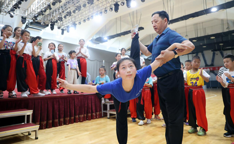 Kids in Chongchuan enjoy Peking Opera at summer camp