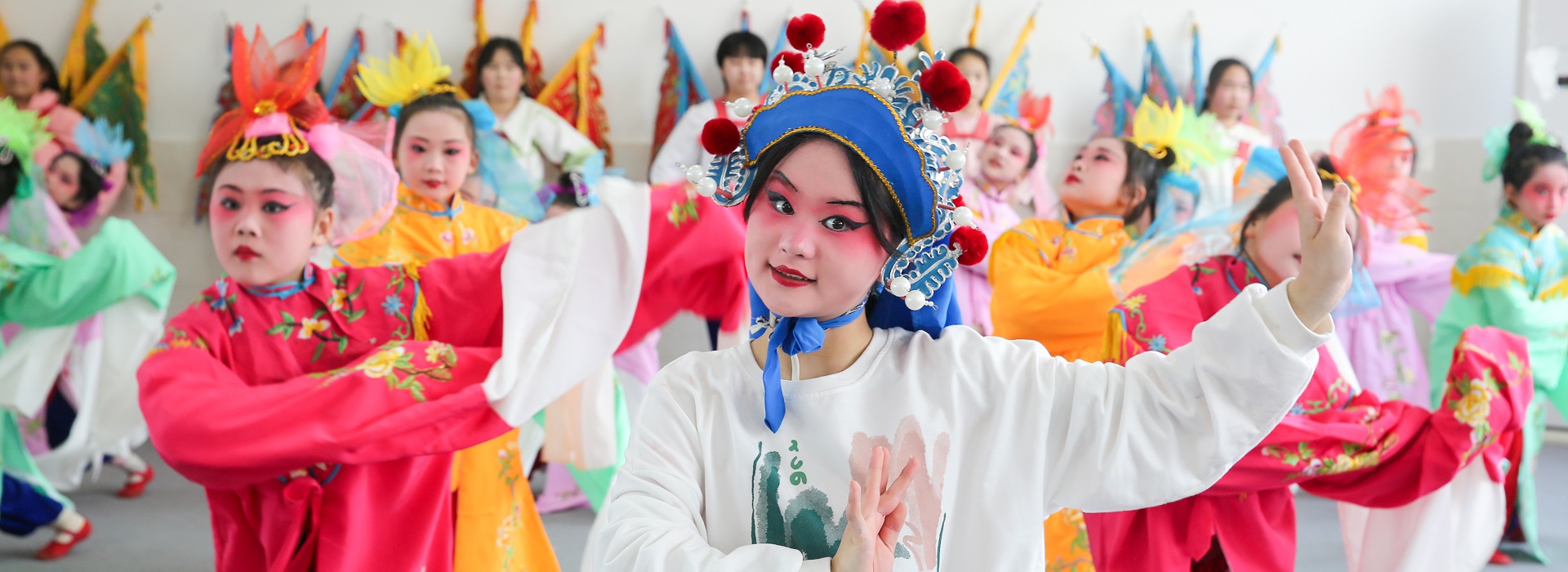 Rugao students learn Peking Opera at school