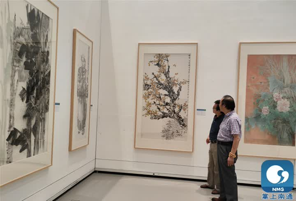 Fine arts exchange exhibition kicks off in Chongchuan