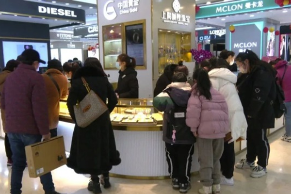 Holiday consumer spending booms in Chongchuan