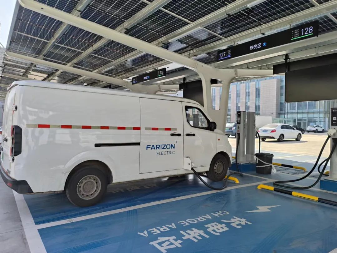 Multi-functional super charging station unveiled in Chongchuan