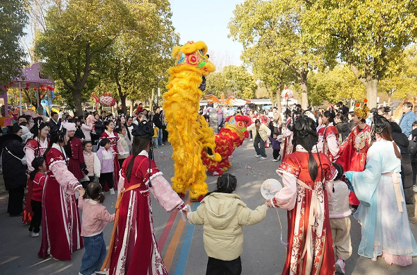 Chongchuan receives record number of visitors over holiday