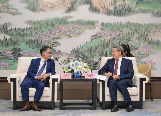 Nantong top official meets consul general of Argentina in Shanghai
