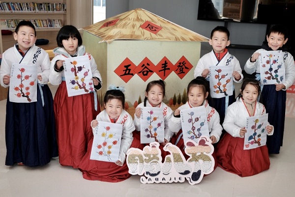 Children in Nantong celebrate Laba Festival